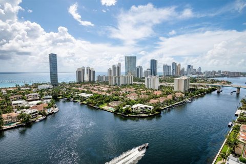 Condo in Aventura, Florida, 2 bedrooms  № 1333541 - photo 1