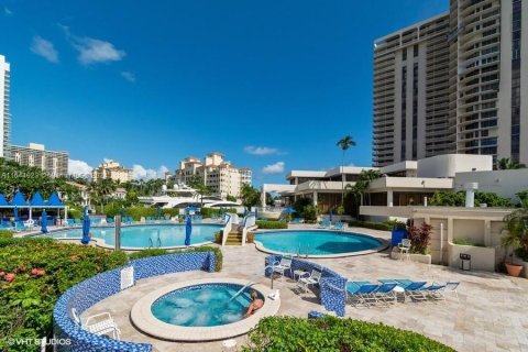 Condominio en venta en Aventura, Florida, 2 dormitorios, 141.4 m2 № 1333541 - foto 23