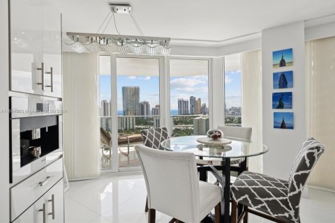 Condo in Aventura, Florida, 2 bedrooms  № 1333541 - photo 9