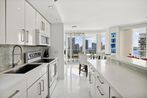 Condominio en venta en Aventura, Florida, 2 dormitorios, 141.4 m2 № 1333541 - foto 11