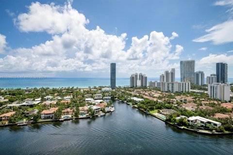 Condo in Aventura, Florida, 2 bedrooms  № 1333541 - photo 2