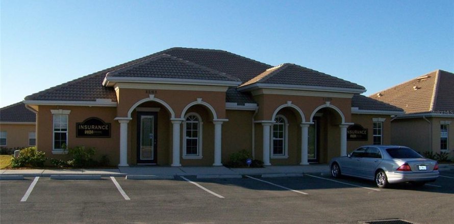 Commercial property in Brandon, Florida 290.6 sq.m. № 1356322