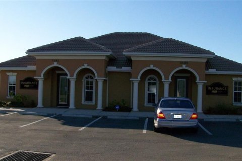 Propiedad comercial en alquiler en Brandon, Florida, 290.6 m2 № 1356322 - foto 6