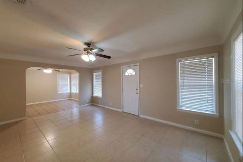 House in Saint Petersburg, Florida 3 bedrooms, 97.27 sq.m. № 1356323 - photo 2