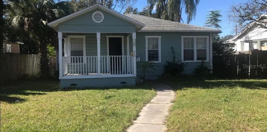 House in Saint Petersburg, Florida 3 bedrooms, 97.27 sq.m. № 1356323