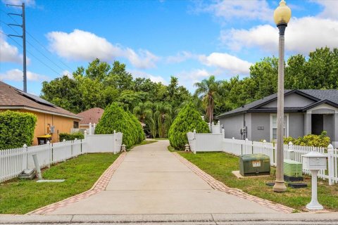 House in Davenport, Florida 4 bedrooms, 148.27 sq.m. № 1333935 - photo 3