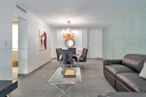 Condo in Hollywood, Florida, 2 bedrooms  № 1209991 - photo 11