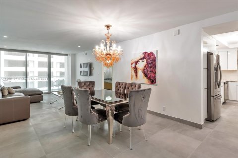 Copropriété à vendre à Hollywood, Floride: 2 chambres, 107.12 m2 № 1209991 - photo 1