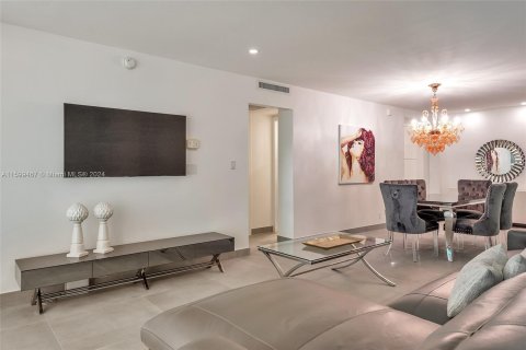 Copropriété à vendre à Hollywood, Floride: 2 chambres, 107.12 m2 № 1209991 - photo 15