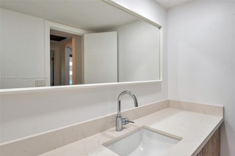 Condo in Hollywood, Florida, 2 bedrooms  № 1209991 - photo 18