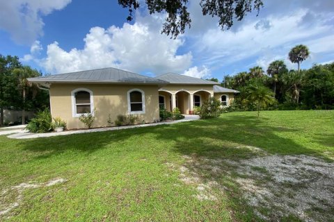 House in North Port, Florida 4 bedrooms, 240.06 sq.m. № 1265479 - photo 9