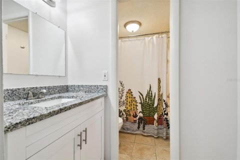 Condo in Tampa, Florida, 2 bedrooms  № 1342001 - photo 27