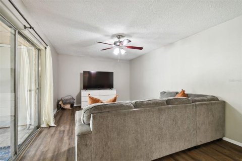 Copropriété à vendre à Tampa, Floride: 2 chambres, 90.58 m2 № 1342001 - photo 12