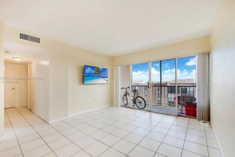 Copropriété à vendre à Miami, Floride: 2 chambres, 103.12 m2 № 1400142 - photo 14