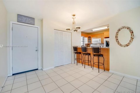 Condo in Miami, Florida, 2 bedrooms  № 1400142 - photo 2