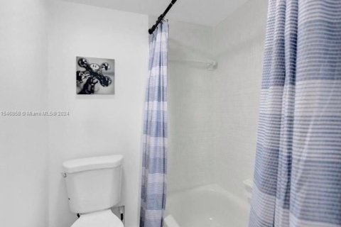 Condo in Miami Beach, Florida, 1 bedroom  № 1054196 - photo 13