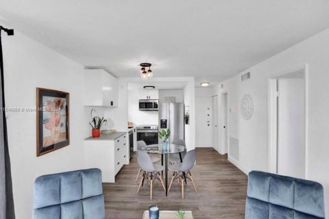 Condo in Miami Beach, Florida, 1 bedroom  № 1054196 - photo 2