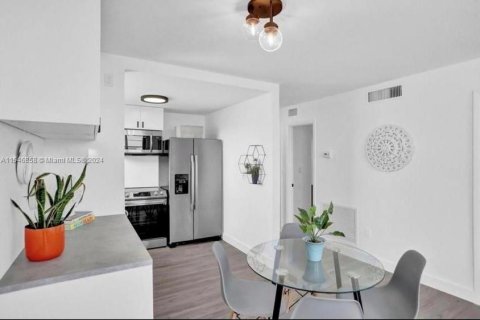 Condo in Miami Beach, Florida, 1 bedroom  № 1054196 - photo 4