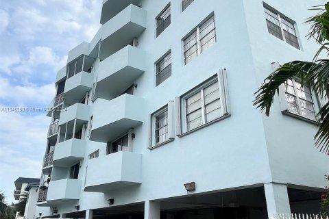 Condo in Miami Beach, Florida, 1 bedroom  № 1054196 - photo 1