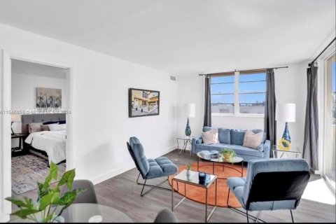 Condo in Miami Beach, Florida, 1 bedroom  № 1054196 - photo 9