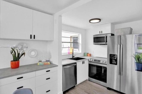 Condo in Miami Beach, Florida, 1 bedroom  № 1054196 - photo 8