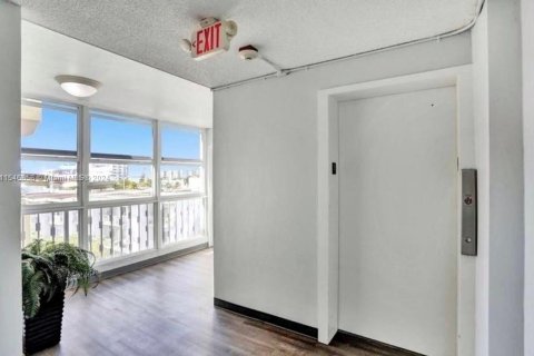 Condo in Miami Beach, Florida, 1 bedroom  № 1054196 - photo 7