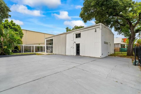 Immobilier commercial à vendre à Tampa, Floride: 215.53 m2 № 1248734 - photo 2