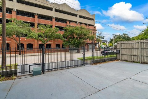 Propiedad comercial en venta en Tampa, Florida, 215.53 m2 № 1248734 - foto 30