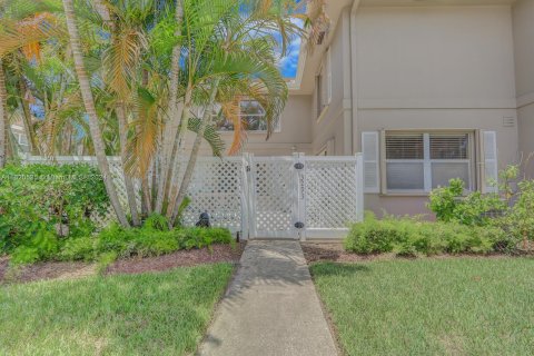 Touwnhouse à vendre à Palm City, Floride: 2 chambres, 127.65 m2 № 1241736 - photo 1