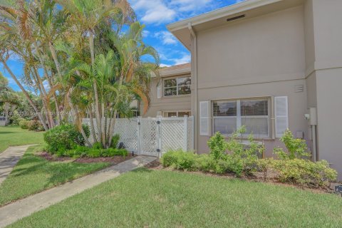 Townhouse in Palm City, Florida 2 bedrooms, 127.65 sq.m. № 1241736 - photo 2