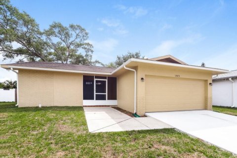 House in Largo, Florida 3 bedrooms, 124.95 sq.m. № 1357487 - photo 1