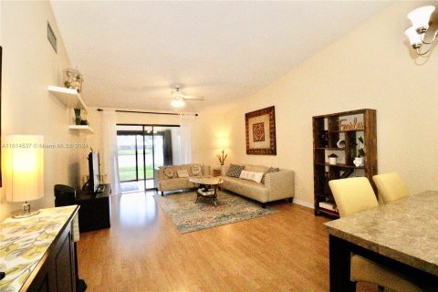 Condo in West Palm Beach, Florida, 2 bedrooms  № 1237124 - photo 6