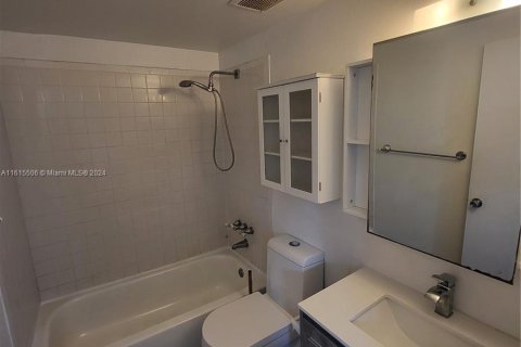 Condo in Miami Beach, Florida, 2 bedrooms  № 1237123 - photo 6