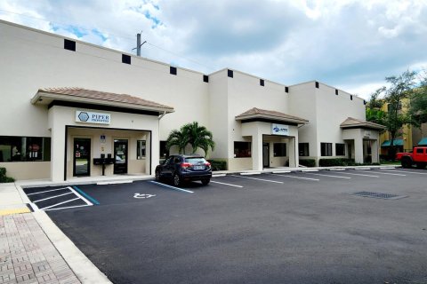 Propiedad comercial en venta en Wellington, Florida № 1207982 - foto 3