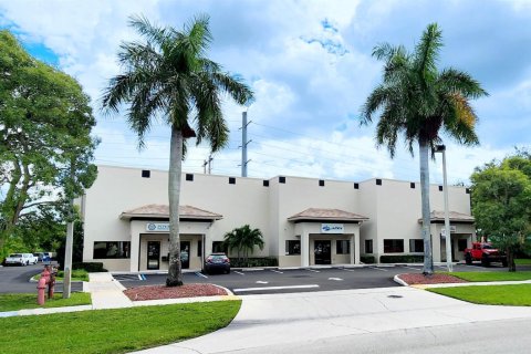 Commercial property in Wellington, Florida № 1207982 - photo 4