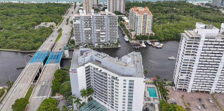 Condominio en Fort Lauderdale, Florida, 1 dormitorio  № 1208062