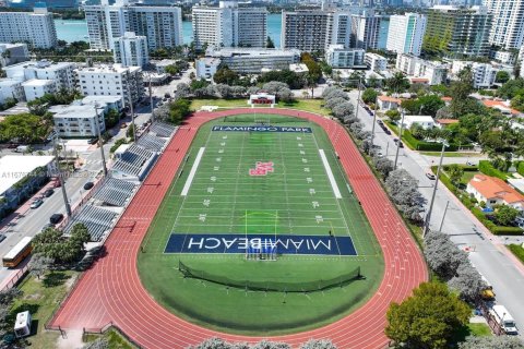 Condo in Miami Beach, Florida, 1 bedroom  № 1401644 - photo 17