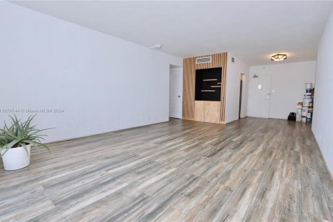 Condo in Miami Beach, Florida, 1 bedroom  № 1401644 - photo 7