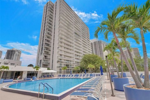 Condo in Aventura, Florida, 2 bedrooms  № 1058118 - photo 14