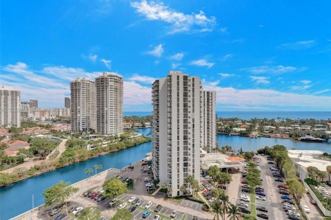 Condo in Aventura, Florida, 2 bedrooms  № 1058118 - photo 15