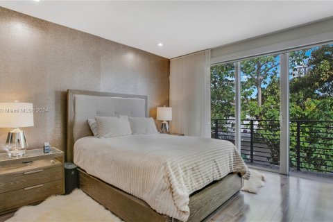 Adosado en venta en Miami, Florida, 3 dormitorios, 209.59 m2 № 1049481 - foto 16