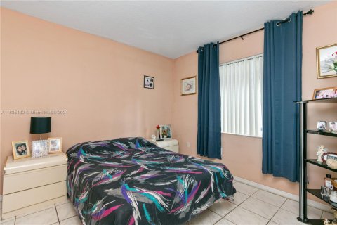 House in Hialeah, Florida 3 bedrooms, 125.42 sq.m. № 1305152 - photo 17