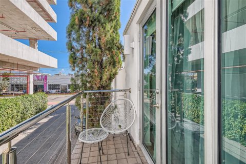 Condo in Miami Beach, Florida, 1 bedroom  № 1305155 - photo 11