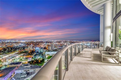 Condo in Fort Lauderdale, Florida, 5 bedrooms  № 1060085 - photo 1