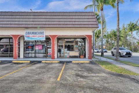 Commercial property in Dania Beach, Florida № 1096898 - photo 3