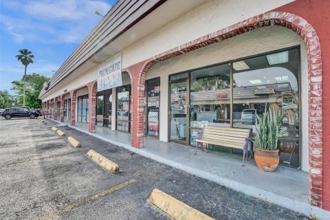 Commercial property in Dania Beach, Florida № 1096898 - photo 14