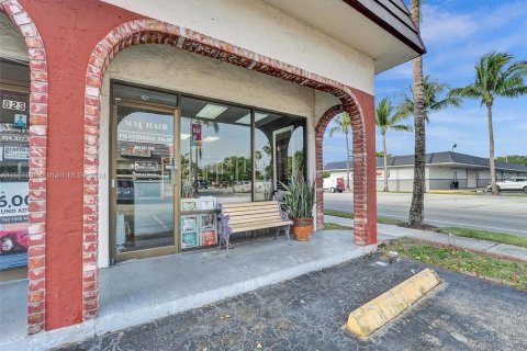 Commercial property in Dania Beach, Florida № 1096898 - photo 12