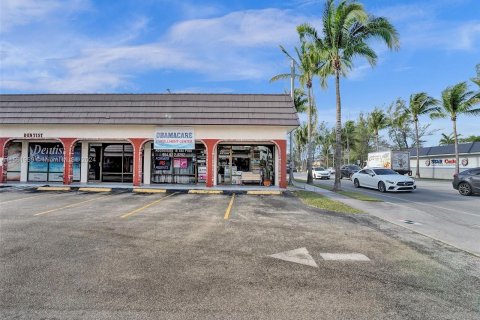 Commercial property in Dania Beach, Florida № 1096898 - photo 9