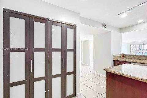 Condominio en venta en North Miami Beach, Florida, 2 dormitorios, 129.78 m2 № 1019356 - foto 7