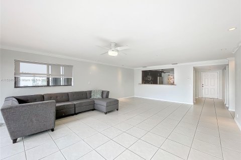 Condominio en venta en North Miami Beach, Florida, 2 dormitorios, 129.78 m2 № 1019356 - foto 16
